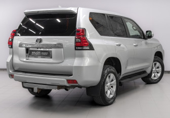 Подержанный автомобиль Toyota Land Cruiser Prado 2019 года (5 фото)