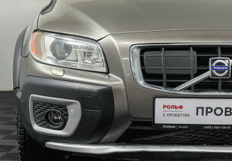 Подержанный автомобиль Volvo XC70 2011 года (15 фото)