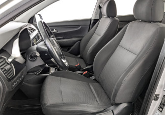 Подержанный автомобиль Kia Rio Hatchback 2021 года (19 фото)