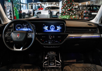 Подержанный автомобиль Hongqi HS5 2024 года (14 фото)