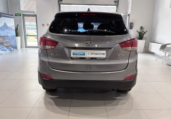 Подержанный автомобиль Hyundai ix35 2014 года (5 фото)