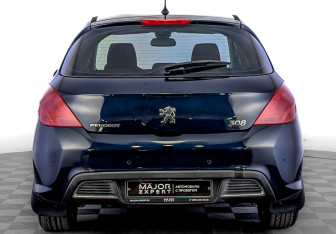 Подержанный автомобиль Peugeot 308 Hatchback 2010 года (6 фото)
