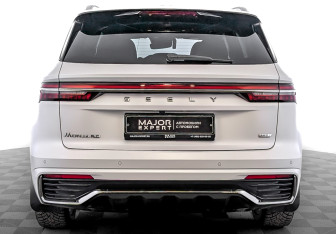 Подержанный автомобиль Geely Monjaro 2023 года (6 фото)