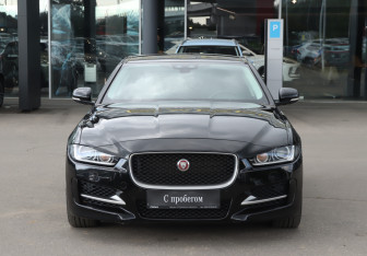Подержанный автомобиль Jaguar XE 2018 года (2 фото)