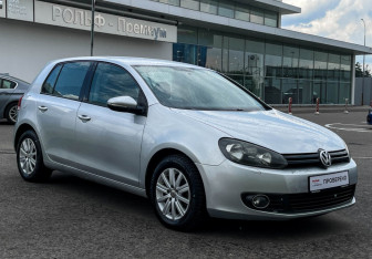 Подержанный автомобиль Volkswagen Golf Hatchback 2012 года (3 фото)
