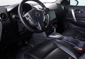 Подержанный автомобиль Nissan Qashqai 2008 года (13 фото)