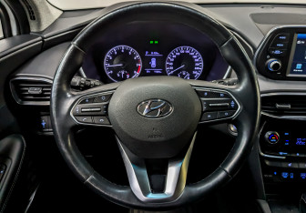 Подержанный автомобиль Hyundai Santa Fe 2019 года (22 фото)