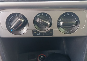 Подержанный автомобиль Volkswagen Polo Sedan 2013 года (18 фото)