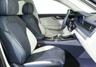 Подержанный автомобиль Hongqi HS5 2024 года (15 фото)