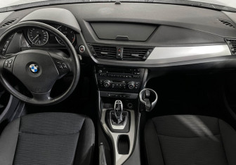 Подержанный автомобиль BMW X1 2014 года (10 фото)