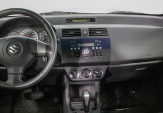 Подержанный автомобиль Suzuki Swift Hatchback 2008 года (14 фото)