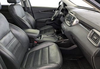 Подержанный автомобиль Kia Sorento 2017 года (25 фото)