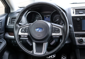 Подержанный автомобиль Subaru Outback Wagon 2017 года (16 фото)
