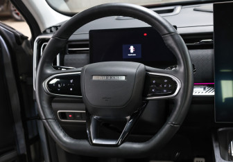 Подержанный автомобиль Jaecoo J7 2023 года (16 фото)