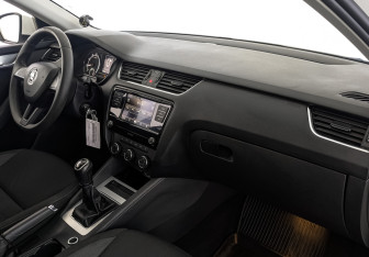 Подержанный автомобиль Skoda Octavia Liftback 2019 года (13 фото)