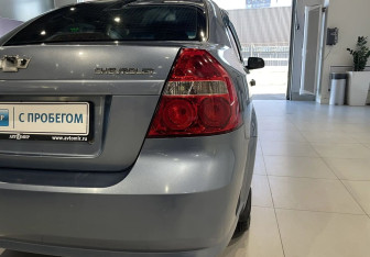 Подержанный автомобиль Chevrolet Aveo Sedan 2006 года (8 фото)