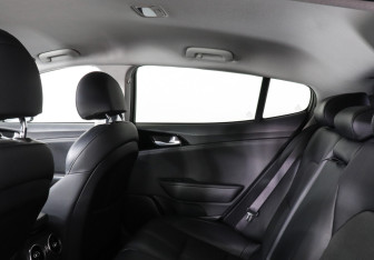 Подержанный автомобиль Kia Stinger 2018 года (12 фото)