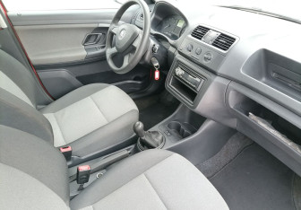 Подержанный автомобиль Skoda Fabia Hatchback 2013 года (9 фото)