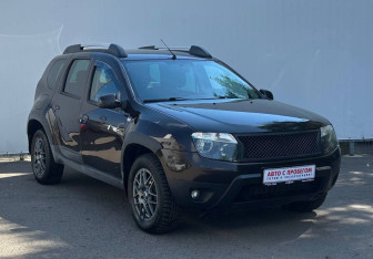 Подержанный автомобиль Renault Duster 2014 года (3 фото)