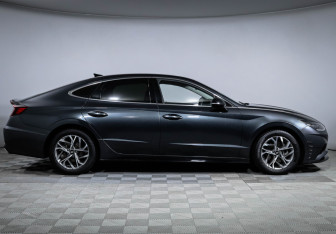 Подержанный автомобиль Hyundai Sonata 2020 года (4 фото)
