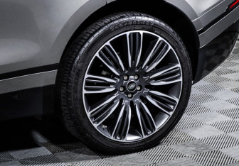 Подержанный автомобиль Land Rover Range Rover Velar 2018 года (15 фото)