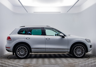 Подержанный автомобиль Volkswagen Touareg 2013 года (4 фото)