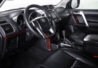 Подержанный автомобиль Toyota Land Cruiser Prado 2016 года (15 фото)