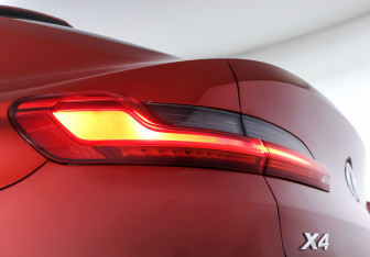 Подержанный автомобиль BMW X4 2020 года (23 фото)