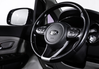 Подержанный автомобиль Kia Carnival 2018 года (17 фото)