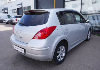 Подержанный автомобиль Nissan Tiida Hatchback 2010 года (5 фото)