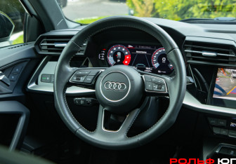 Подержанный автомобиль Audi A3 Hatchback 2020 года (10 фото)