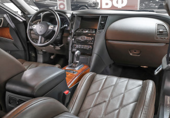 Подержанный автомобиль Infiniti FX 2012 года (11 фото)