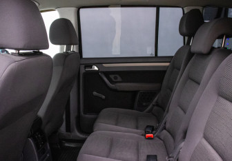 Подержанный автомобиль Volkswagen Touran 2008 года (11 фото)