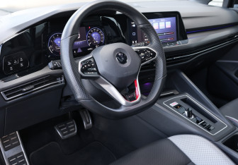 Подержанный автомобиль Volkswagen Golf GTI Hatchback 2022 года (16 фото)