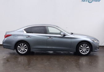 Подержанный автомобиль Infiniti Q50 2015 года (4 фото)