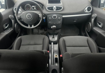 Подержанный автомобиль Renault Clio Hatchback 2009 года (11 фото)