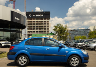 Подержанный автомобиль Kia Rio Sedan 2006 года (3 фото)
