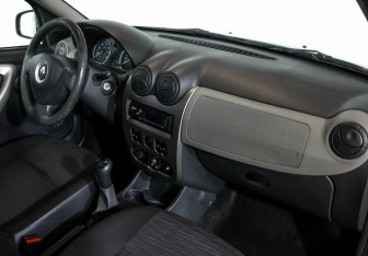 Подержанный автомобиль Renault Sandero 2012 года (5 фото)