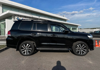 Подержанный автомобиль Toyota Land Cruiser Suv 2012 года (4 фото)