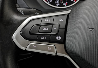 Подержанный автомобиль Volkswagen Tiguan 2022 года (25 фото)