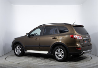 Подержанный автомобиль Hyundai Santa Fe 2011 года (7 фото)