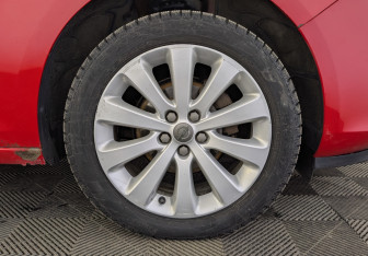 Подержанный автомобиль Opel Astra Hatchback 2012 года (12 фото)