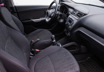 Подержанный автомобиль Kia Rio Hatchback 2013 года (9 фото)