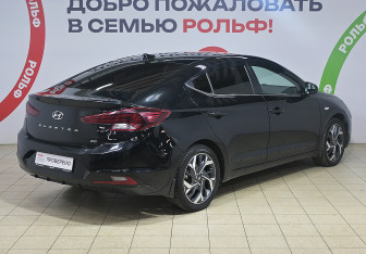 Подержанный автомобиль Hyundai Elantra Sedan 2020 года (4 фото)