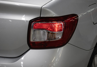 Подержанный автомобиль Renault Logan Sedan 2017 года (21 фото)