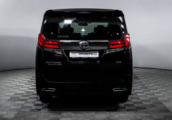 Подержанный автомобиль Toyota Alphard 2015 года (6 фото)