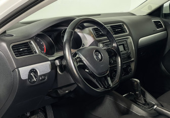 Подержанный автомобиль Volkswagen Jetta Sedan 2018 года (13 фото)
