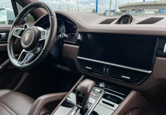 Подержанный автомобиль Porsche Cayenne 2020 года (9 фото)