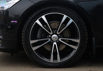 Подержанный автомобиль Volvo S90 2017 года (21 фото)