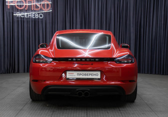 Подержанный автомобиль Porsche Cayman 2016 года (6 фото)